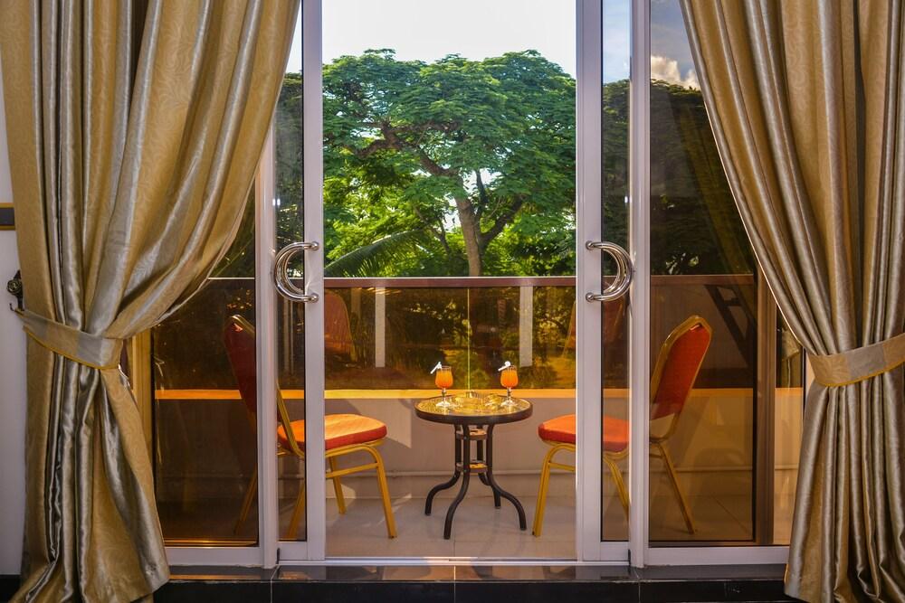 Bur Nas Beach Luxury Suite Pereybere Beach Kültér fotó
